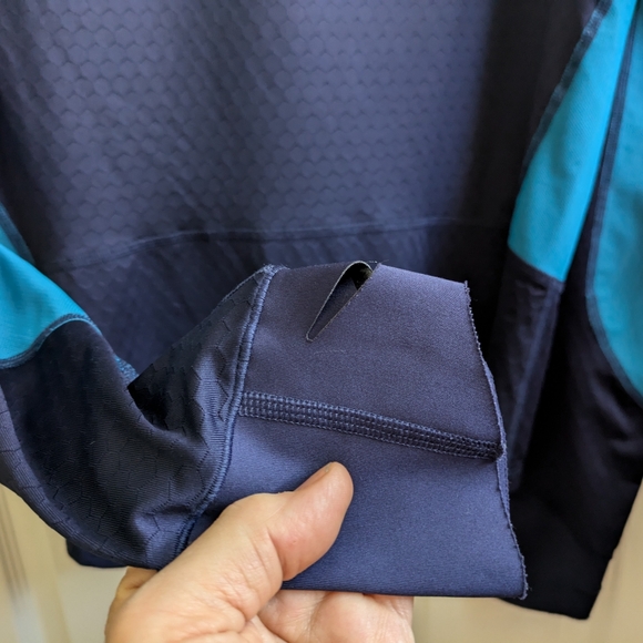 Under Armour long-sleeve top Women's Sz M navy blue/turquoise - Picture 4 of 4